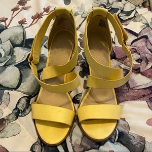 Simply Vera Wang Yellow Heels